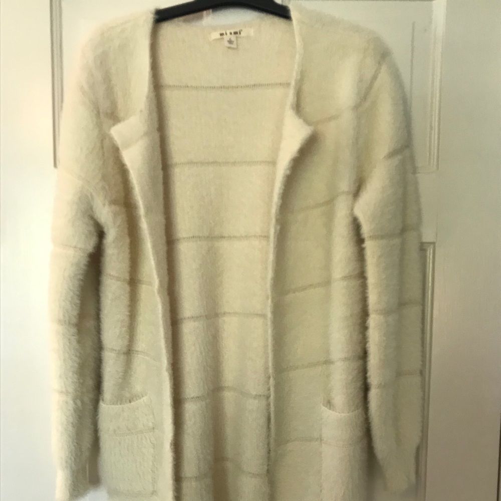 Fuzzy sweater with pockets